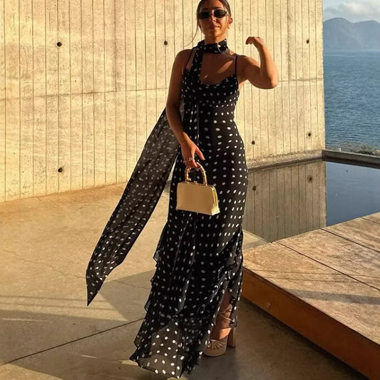 Robe d'été pour femmes avec un design à pois ludique et un ourlet froncé raffiné Chic und Stil