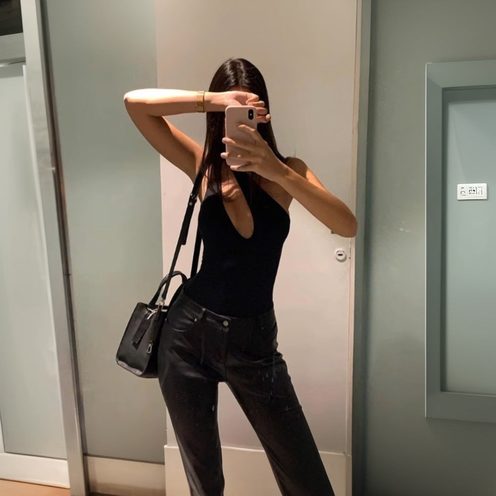 Maillot de bain tendance pour femmes avec découpe asymétrique et décolleté profond Chic & Stil