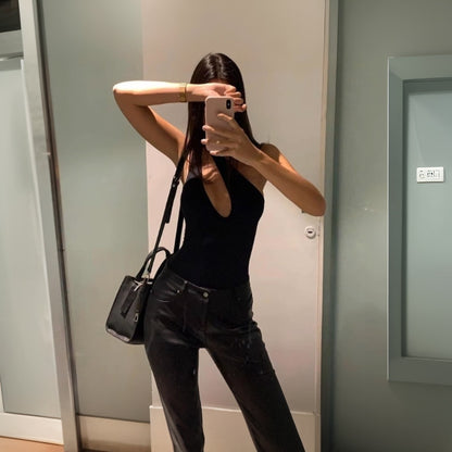 Maillot de bain tendance pour femmes avec découpe asymétrique et décolleté profond Chic & Stil