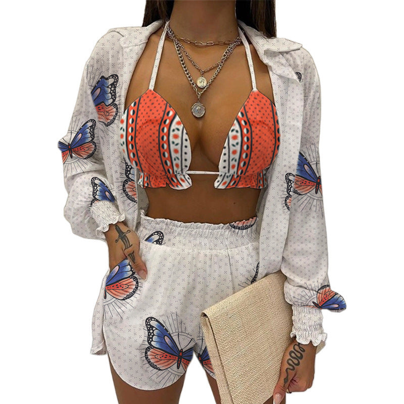 Tenue de plage pour femmes avec un design coloré de papillons et une coupe décontractée Chic und Stil