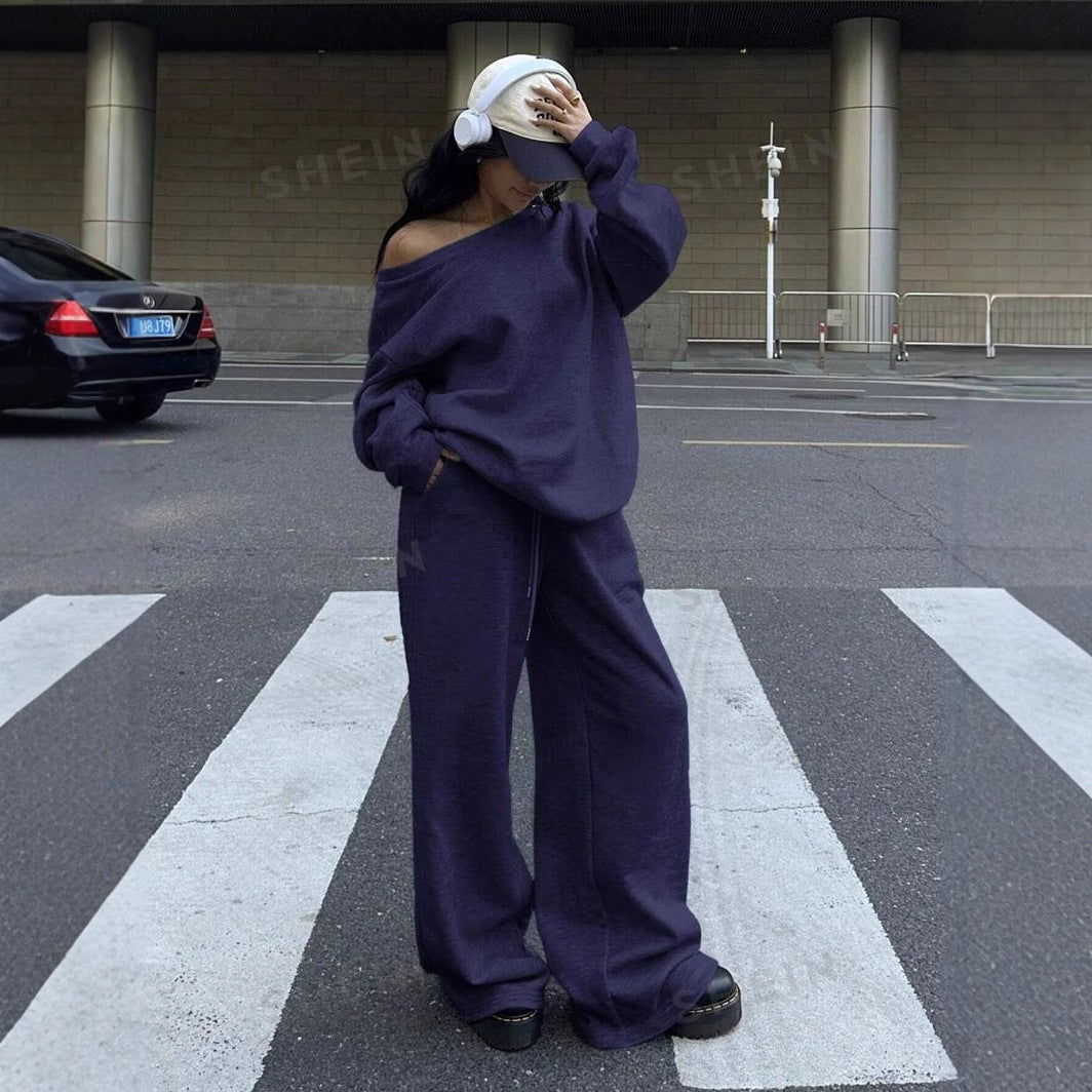 Ladies Oversized Sweatshirt and Relaxed Pants Chic and Style