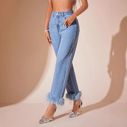 Jean taille haute à la mode pour femmes avec un ornement en plumes saisissant Chic und Stil