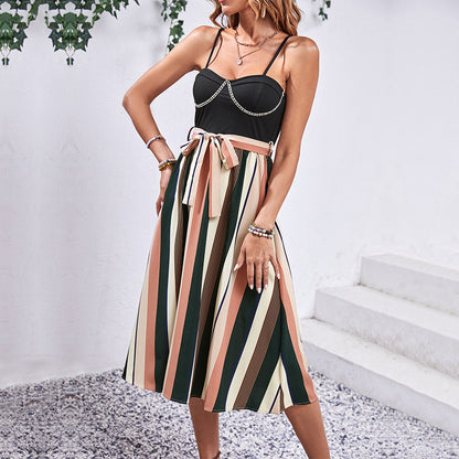 Robe A-line rayée pour femmes avec détail en chaîne et ceinture à nœud Chic und Stil