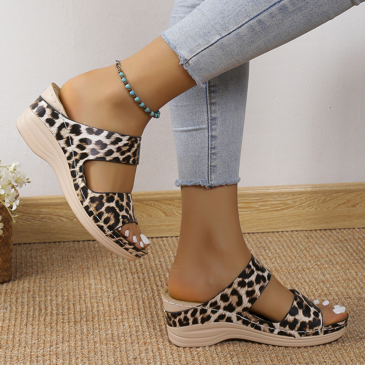 Sandales à talons compensés élégants pour femmes avec motif léopard Chic und Stil