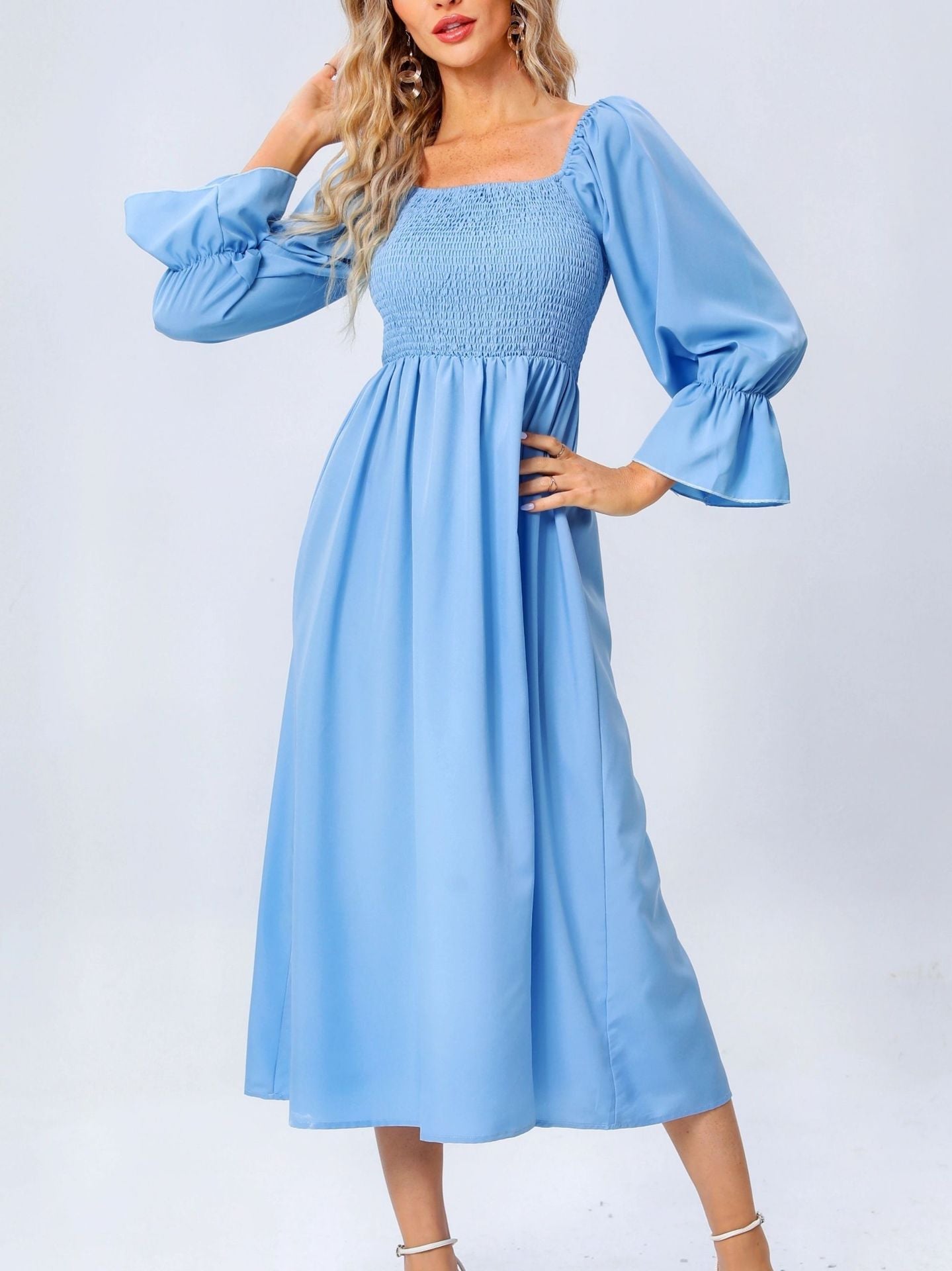 Robe midi pour dames avec des manches bouffantes élastiques et un cordon de taille romantique Chic und Stil