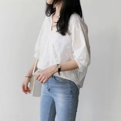 Chemisier femme avec détail brodé et ligne de boutons Chic und Stil