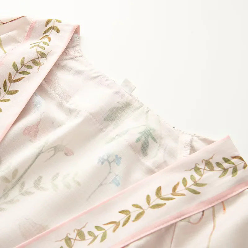 Robe kimono pour femmes avec motif floral et ceinture à la taille Chic und Stil