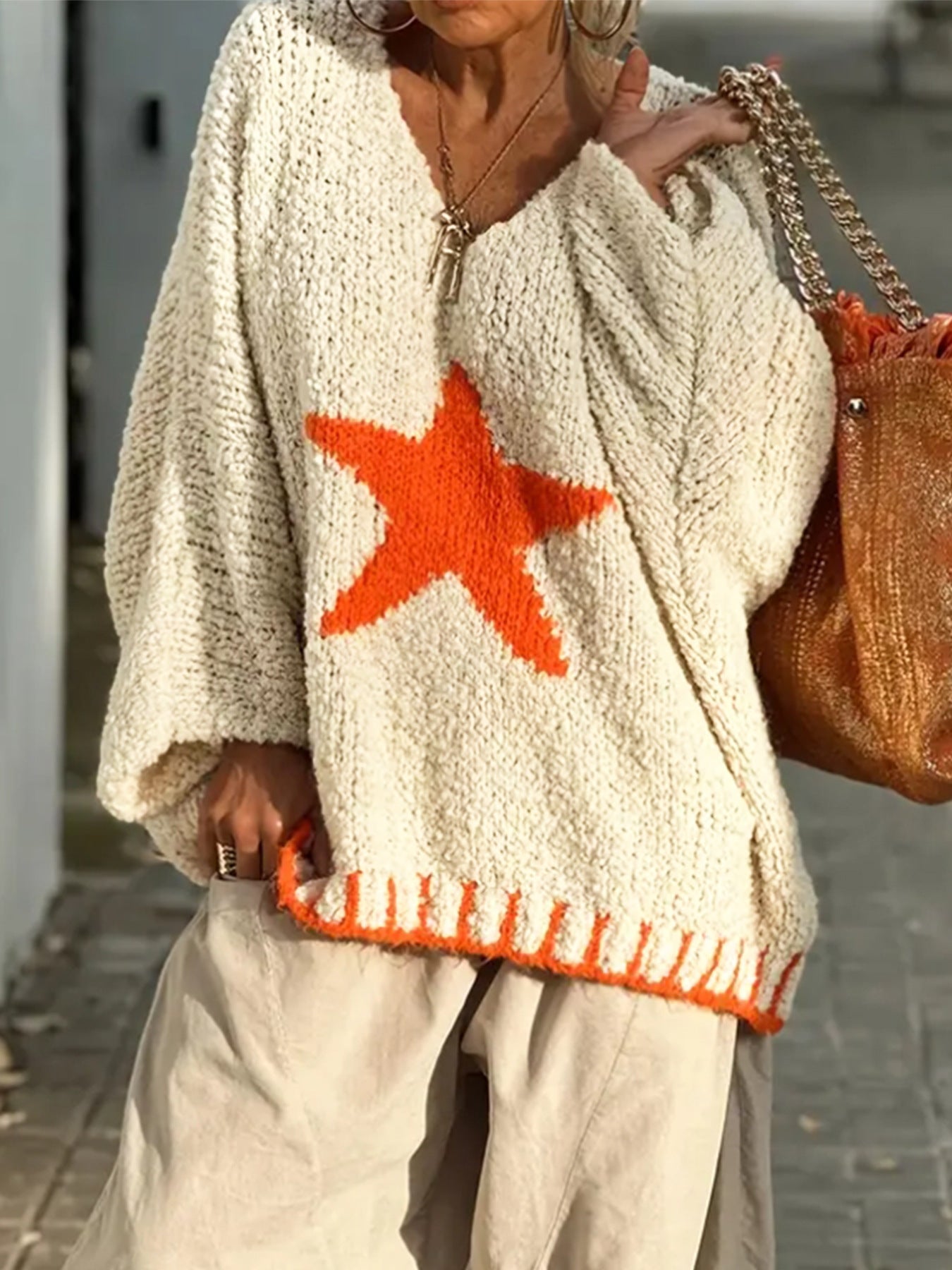 Pull en tricot femme avec col en V et motif étoilé frappant Chic und Stil