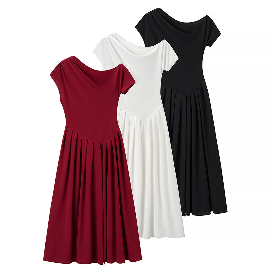 Robe midi femme avec jupe plissée élégante et décolleté en bord à vif Chic und Stil