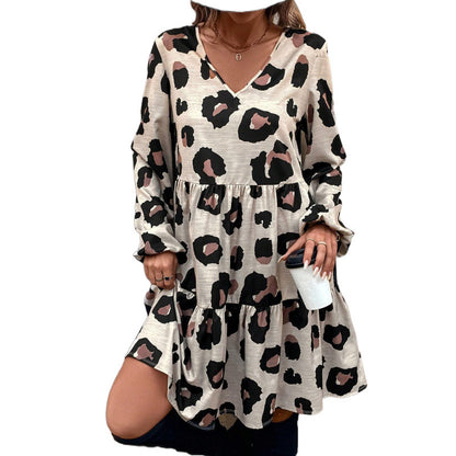 Robe femme à l'imprimé léopard décontracté avec des manches volumineuses et une coupe fluide Chic und Stil