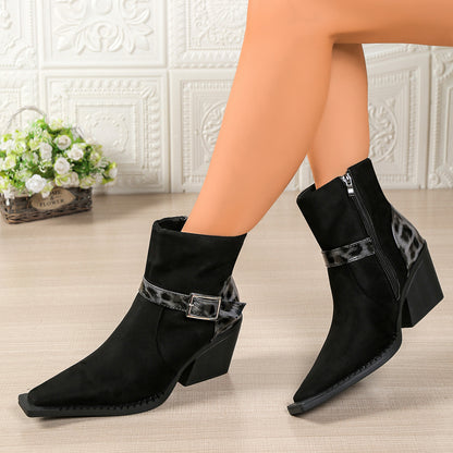 Bottes ankle élégantes pour dames avec un design moderne et des accents métalliques stylés Chic und Stil