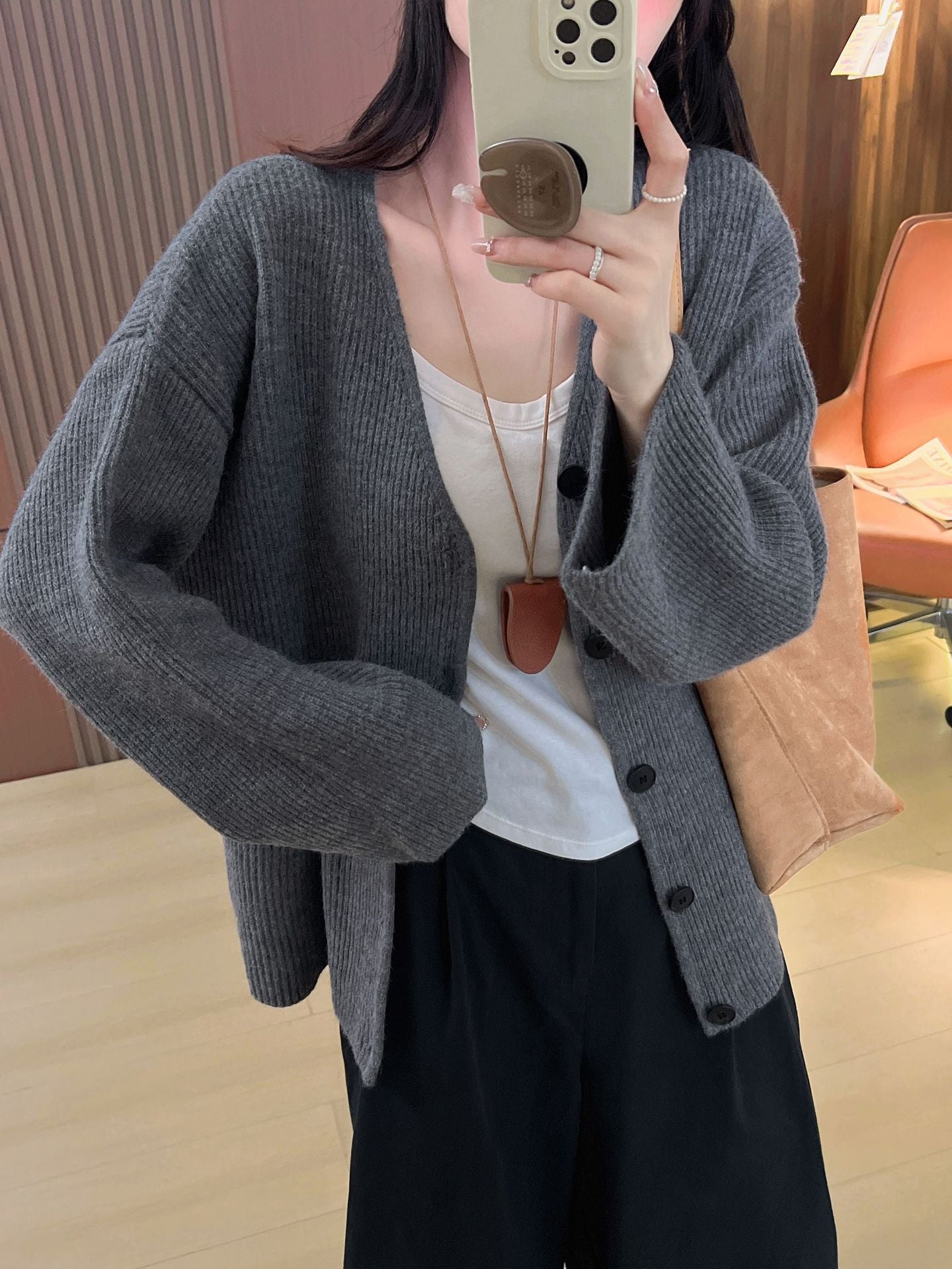 Dames gros tricot cardigan avec poches spacieuses et décolleté en V profond Chic und Stil