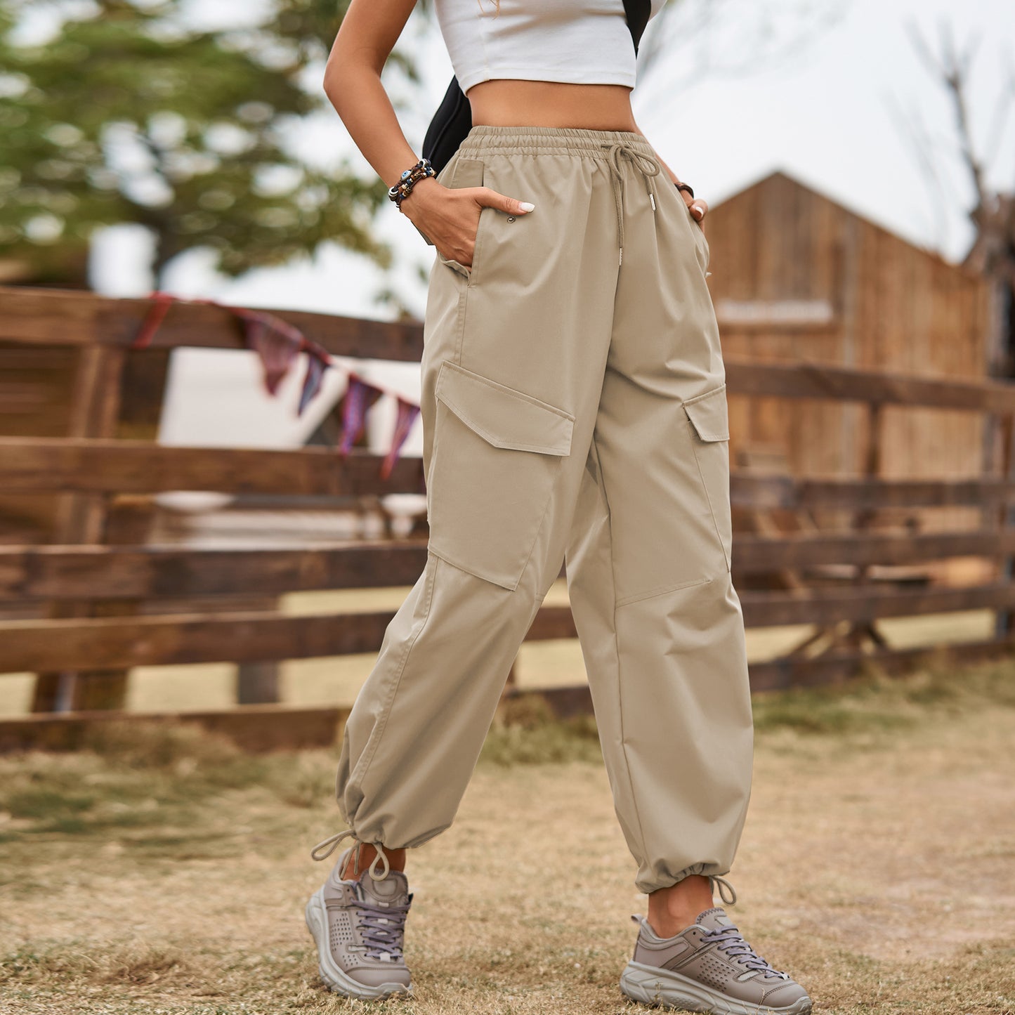 Women's cargo pants with practical pockets and elastic waistband Chic und Stil