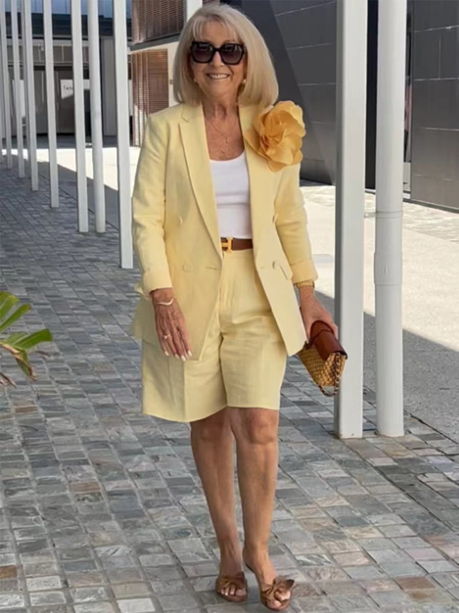 Ensemble blazer-shorts pour femmes à la mode avec double rangée de boutons et coupe élégante Chic und Stil
