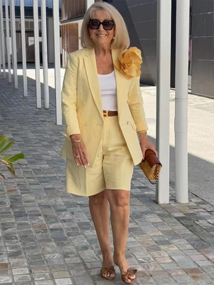 Ensemble blazer-shorts pour femmes à la mode avec double rangée de boutons et coupe élégante Chic und Stil
