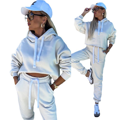 Cropped hoodie set and jogger pants for ladies with elastic waist and drawstring Chic and Style