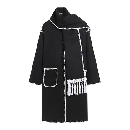 Elegant transitional coat for women with fringe embellishments Chic und Stil
