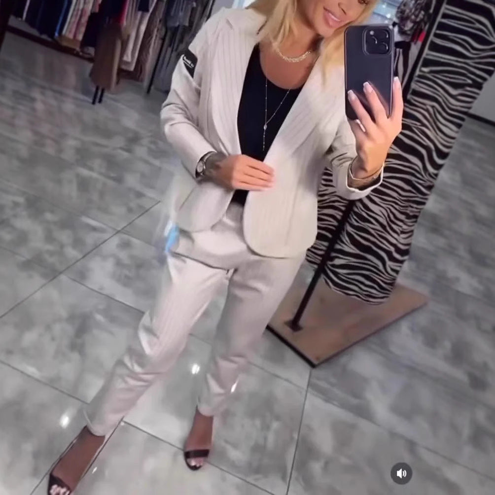 Dames Ensemble blazer-pantalon élégant avec de fines rayures Chic und Stil