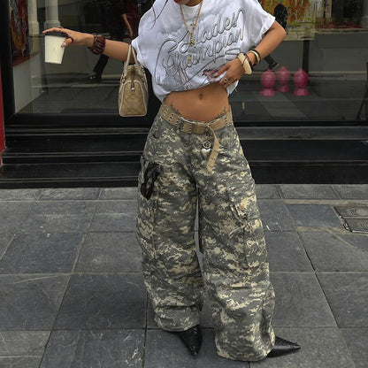 Women Wide cargo pants with practical pockets and refined design Chic and Style