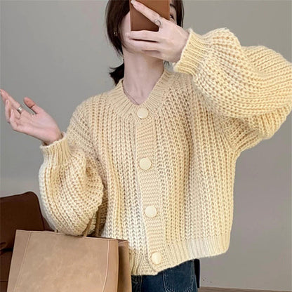 Dames gros tricot cardigan avec gros boutons et coupe décontractée Chic und Stil