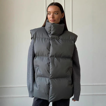 Chic and Stil quilted vest for women with a high collar and pockets