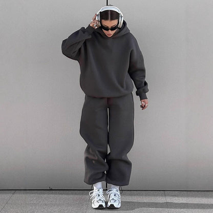 Urban loungewear set for women with a large hoodie and relaxed pants Chic and Style