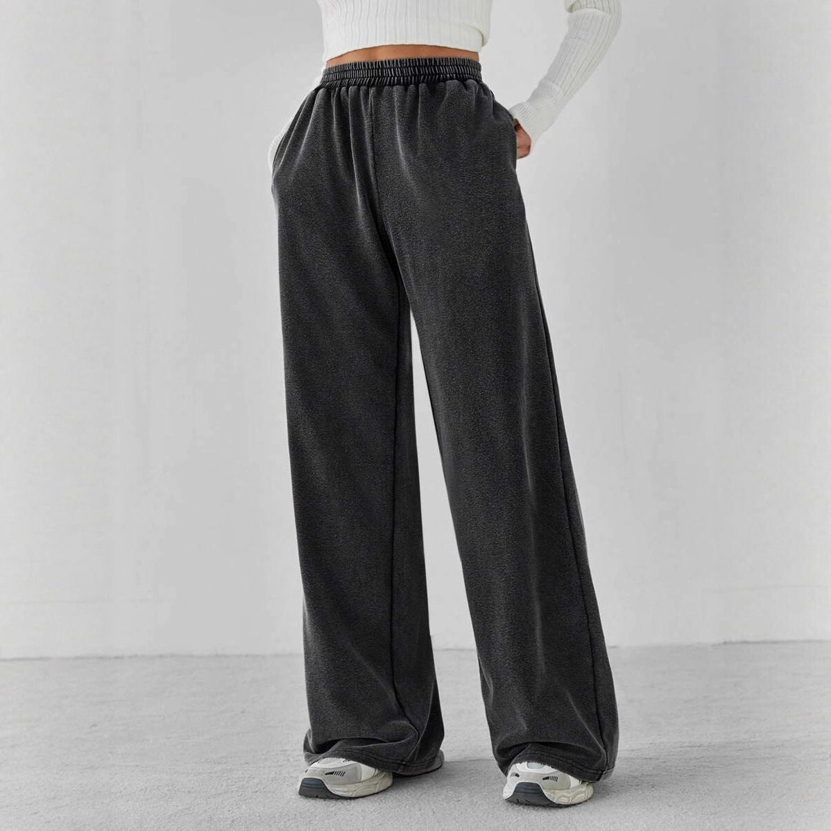 Loose fleece pants for women with elastic waistband and side pockets Chic and Style