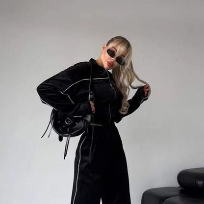 Sporty velvet jogging set for women with cropped hooded jacket and comfortable pants Chic and Style