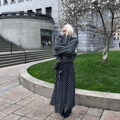 Ladies Oversized Wool Jacket with Large Collar and Practical Pockets Chic and Style