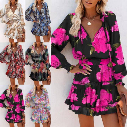 Dames Robe mini ludique avec motif coloré et détails volantés Chic und Stil