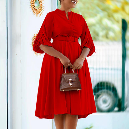 Robe pour femmes avec ceinture cintrée et manches à volants Chic und Stil