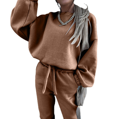 Trendy Crop Sweatshirt Set for Women and Comfortable Jogging Pants Chic and Style