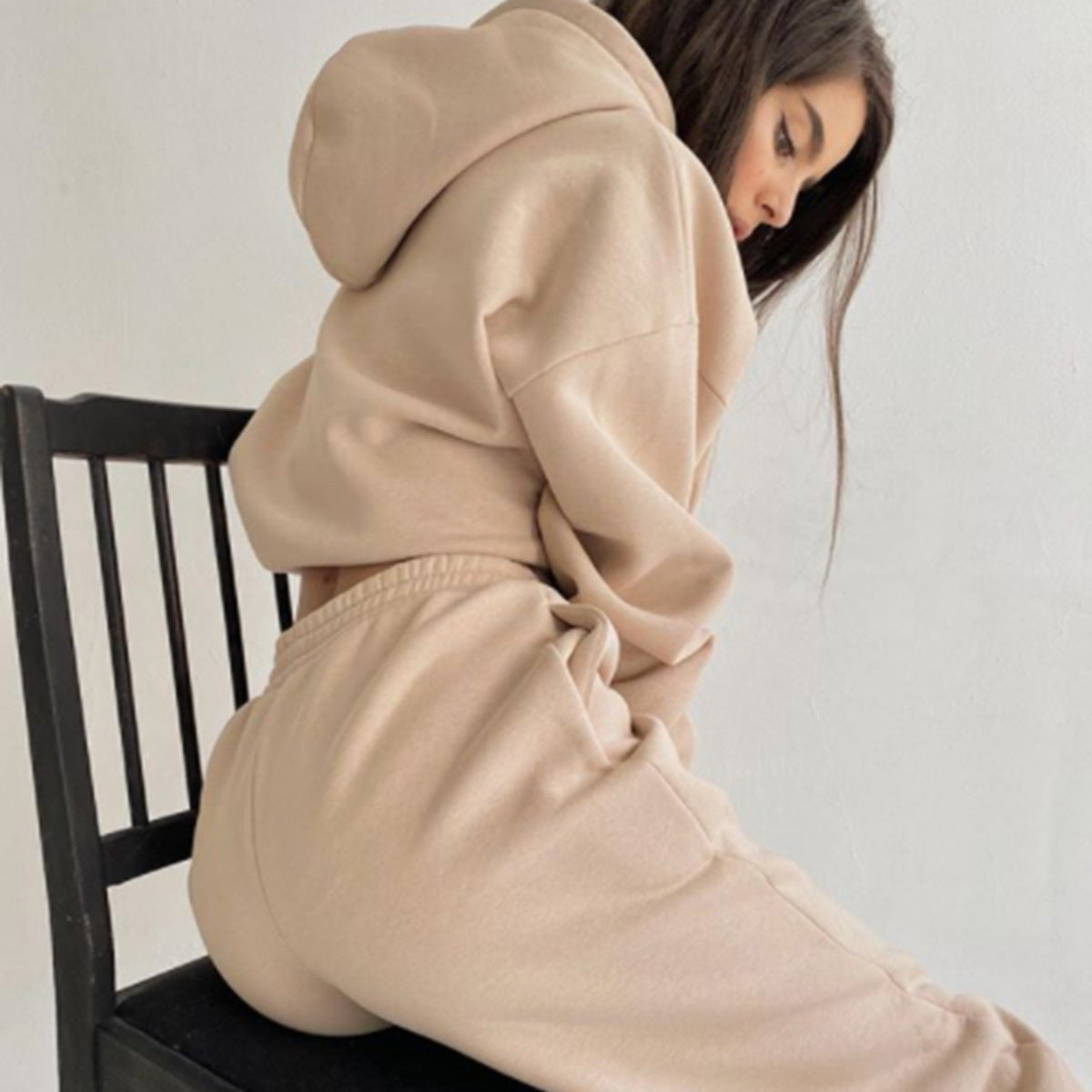 Comfortable women’s hoodie set and chic jogging pants