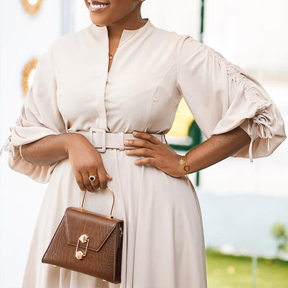 Robe pour femmes avec ceinture cintrée et manches à volants Chic und Stil