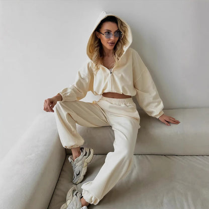 Casual sweatshirt jacket for women with a loose fit and casual pants Chic and Style