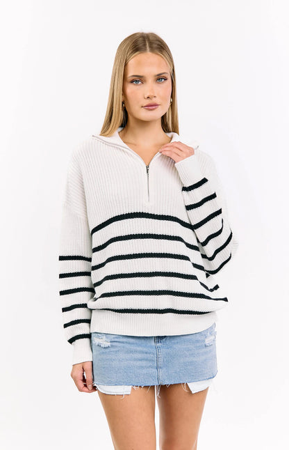 Pull en tricot sportif pour femmes avec demi-zip et motif rayé Chic und Stil