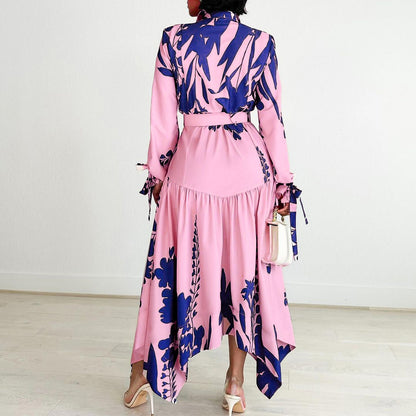 Robe chemisier pour femmes avec un design floral coloré et une ceinture cintrée Chic und Stil