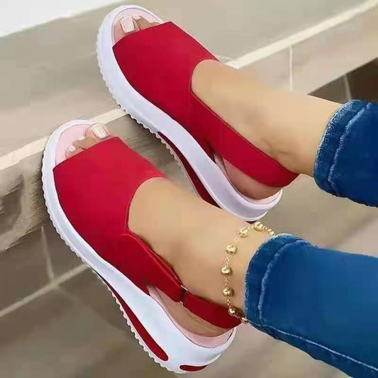 Sandales décontractées pour femmes avec des sangles élastiques et un coussin de pied anatomique Chic und Stil