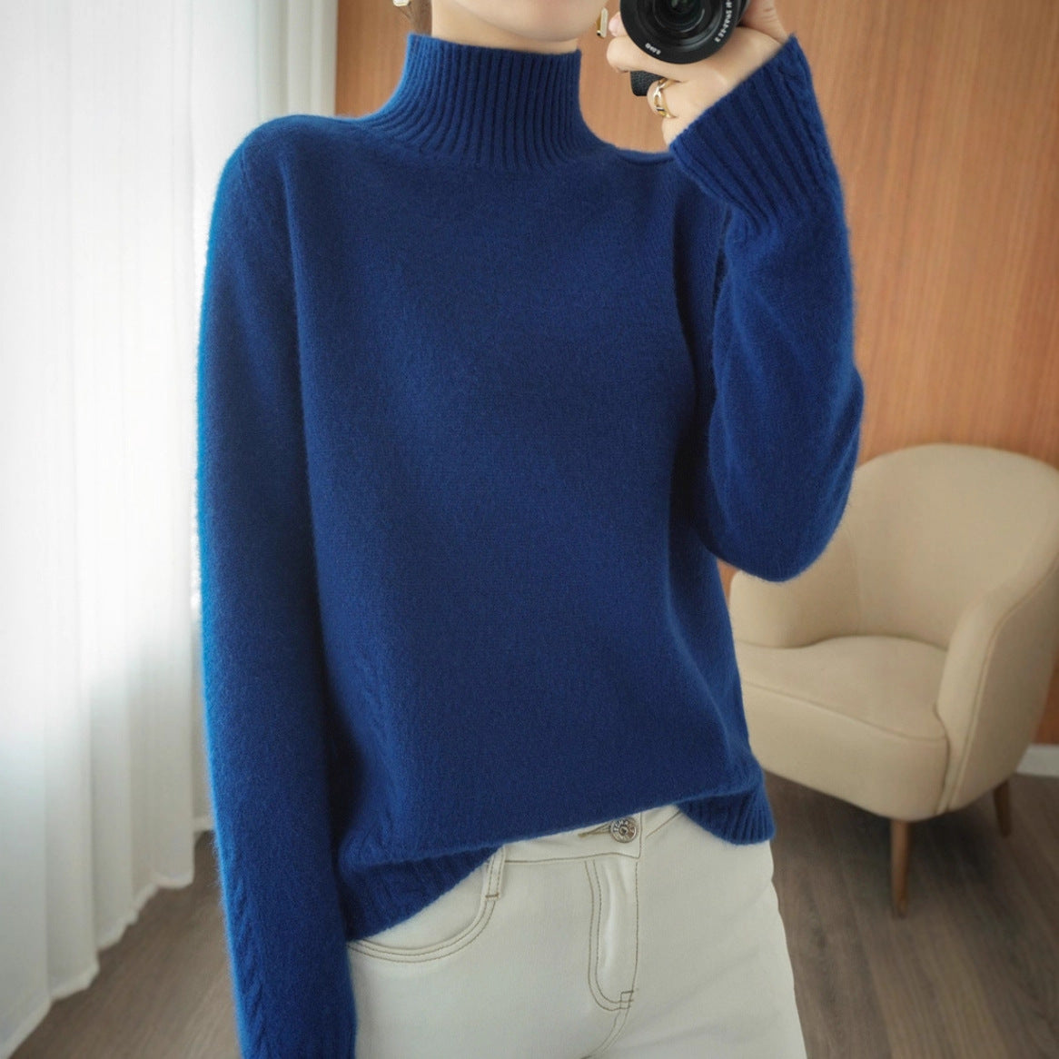 Pull élégant pour femmes avec col haut et fine structure Chic und Stil
