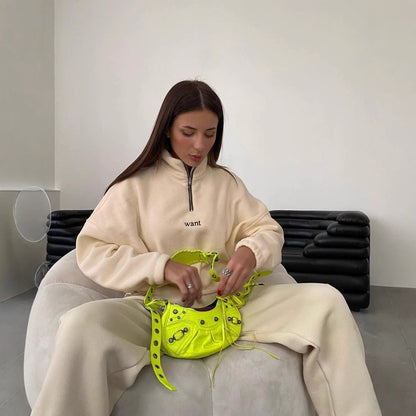 Trendy women's fleece pullover with half-zip and dropped shoulder Chic and Style