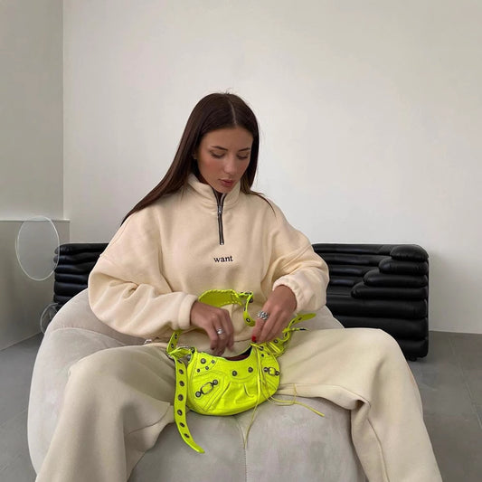 Trendy women's fleece pullover with half-zip and dropped shoulder Chic and Style