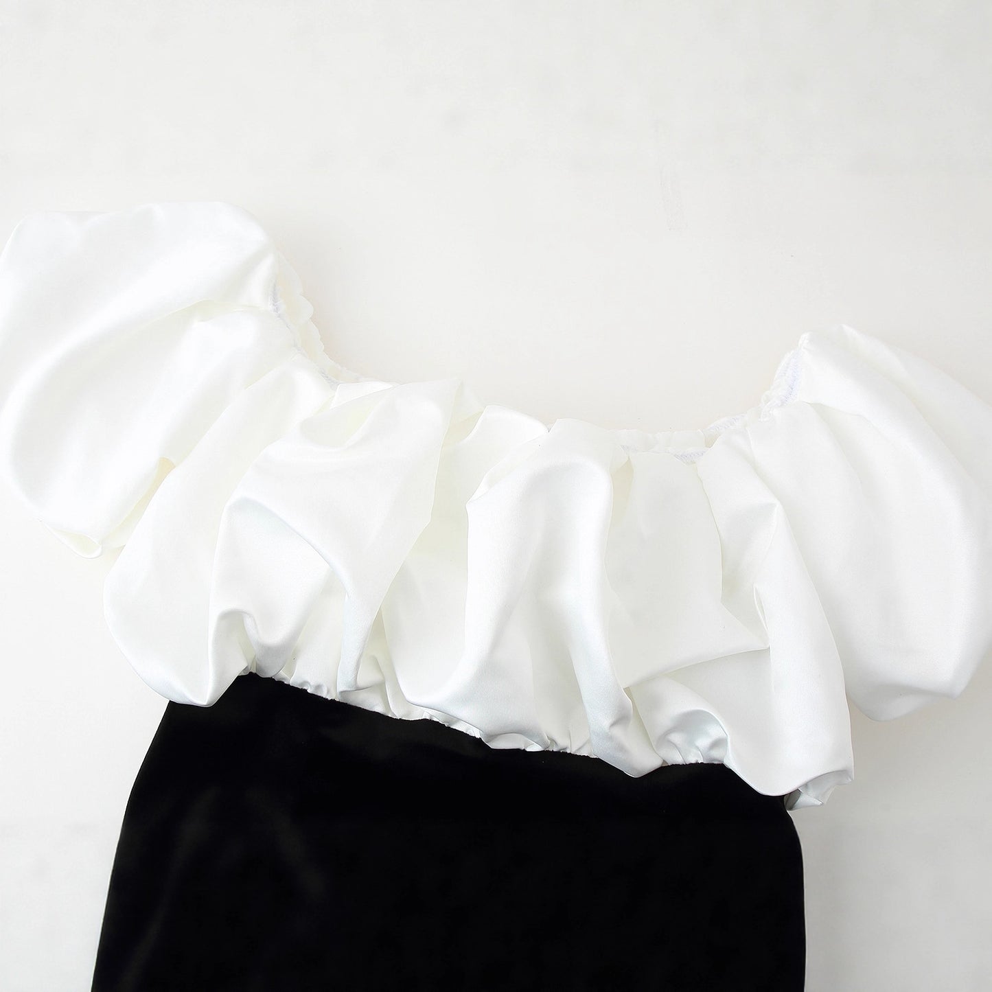 Robe maxi femme avec des détails de volants volumineux et une coupe élégante Chic und Stil