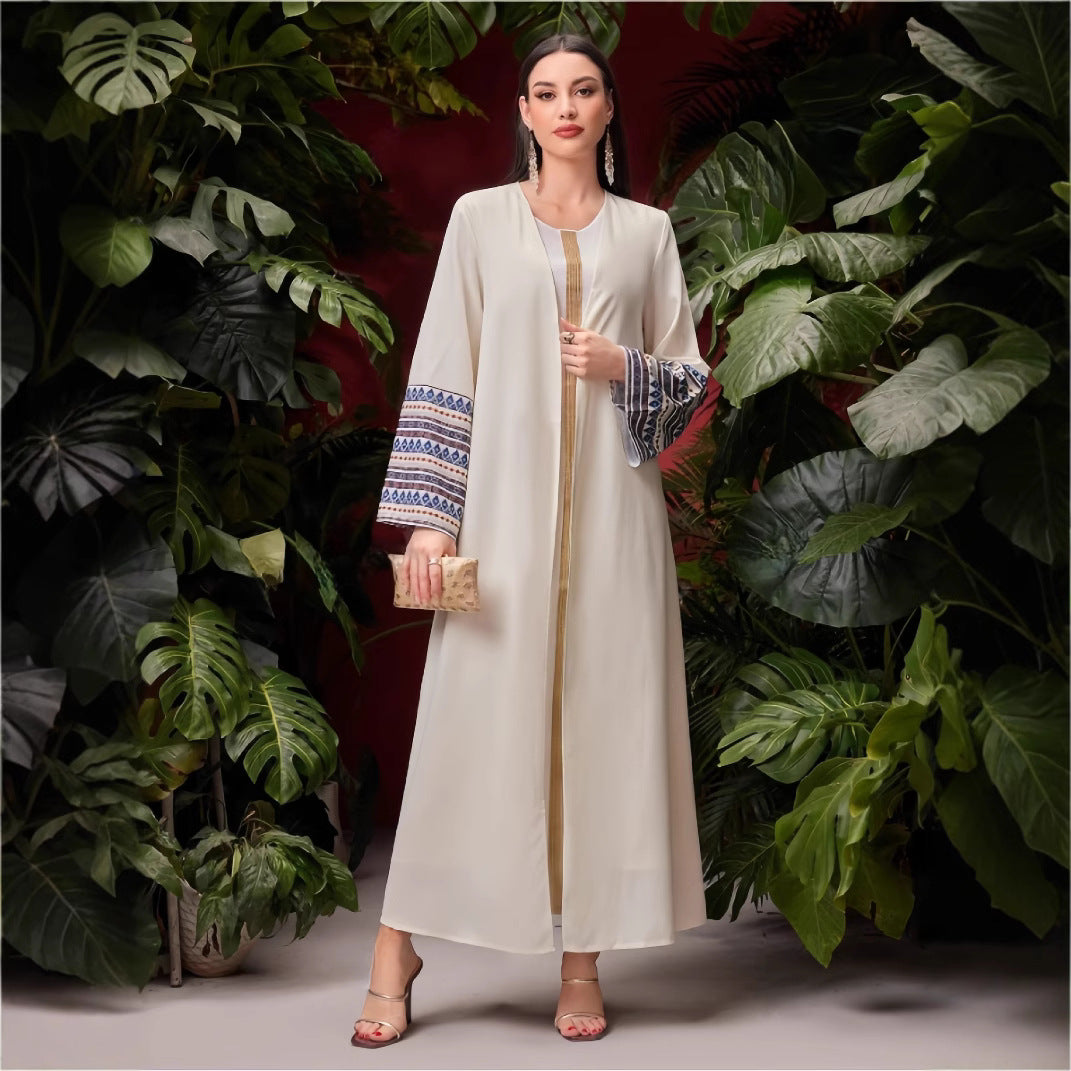Dames élégante kaftan avec des détails de broderie artistiques et des manches larges Chic und Stil