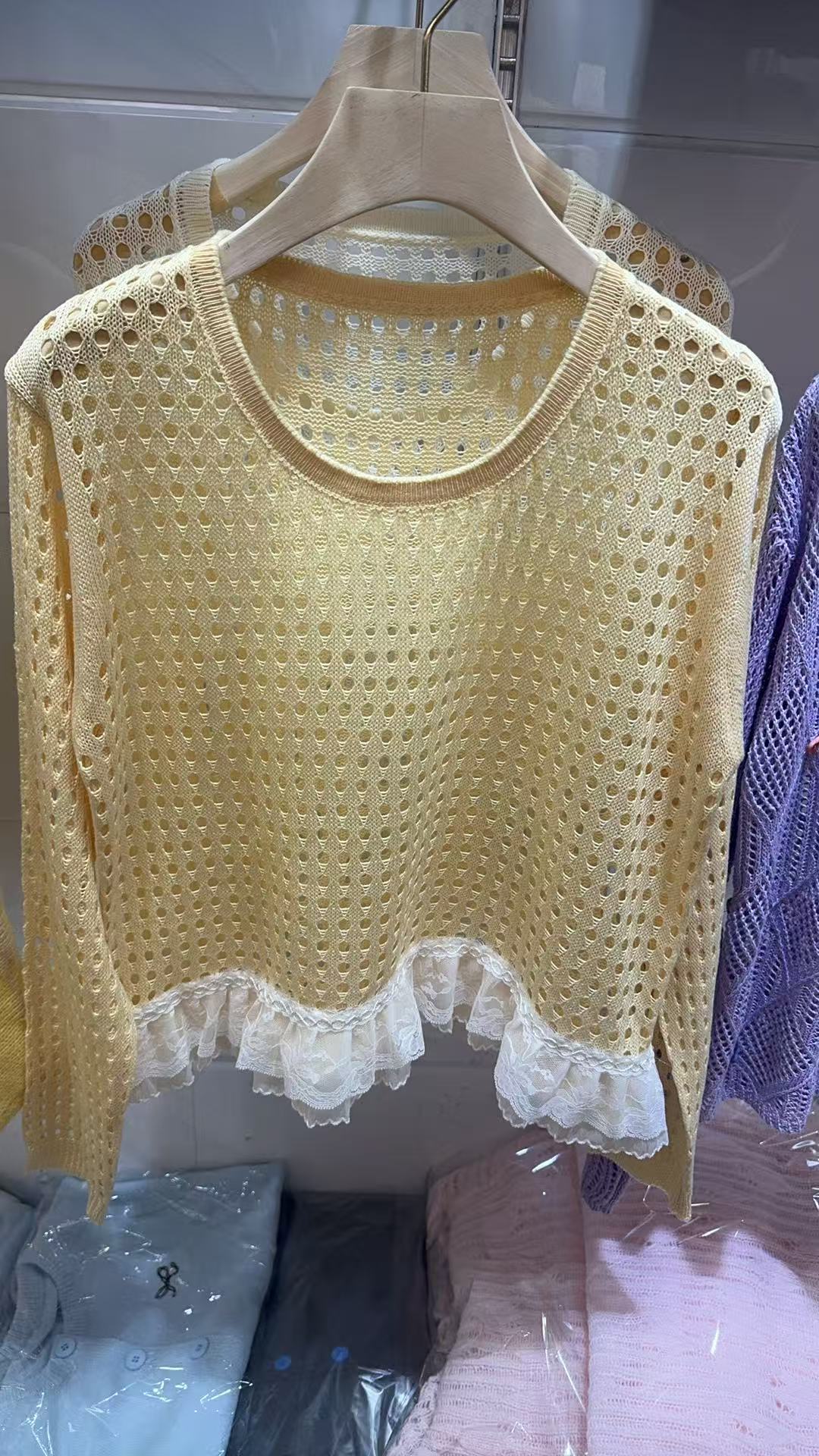 Femme pull léger avec détail volants Chic und Stil