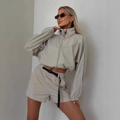 Sport leisure set for women with high collar jacket and Chic und Stil shorts