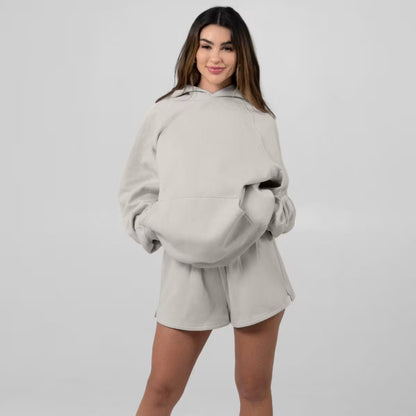 Dames ensemble confortable à capuche et short Chic und Stil
