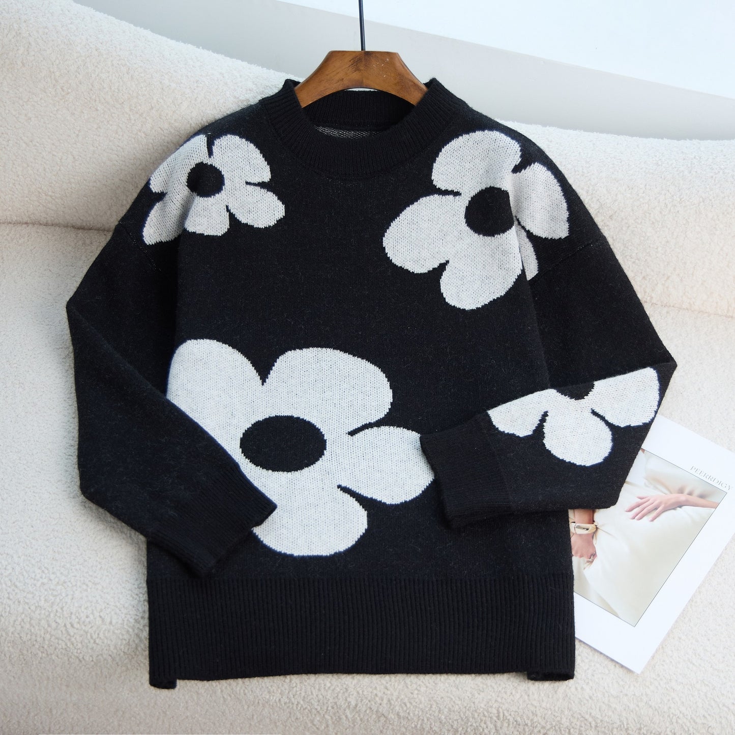 Pull en tricot décontracté pour femmes avec un grand motif floral et un col haut Chic und Stil