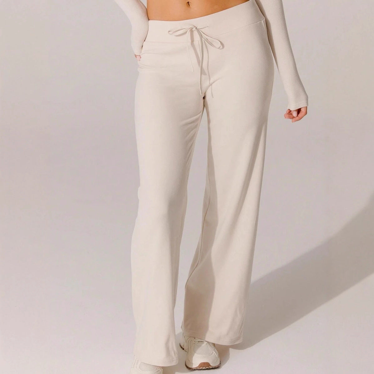 Chic and Style women's wide leisure pants with elastic waistband and tie belt