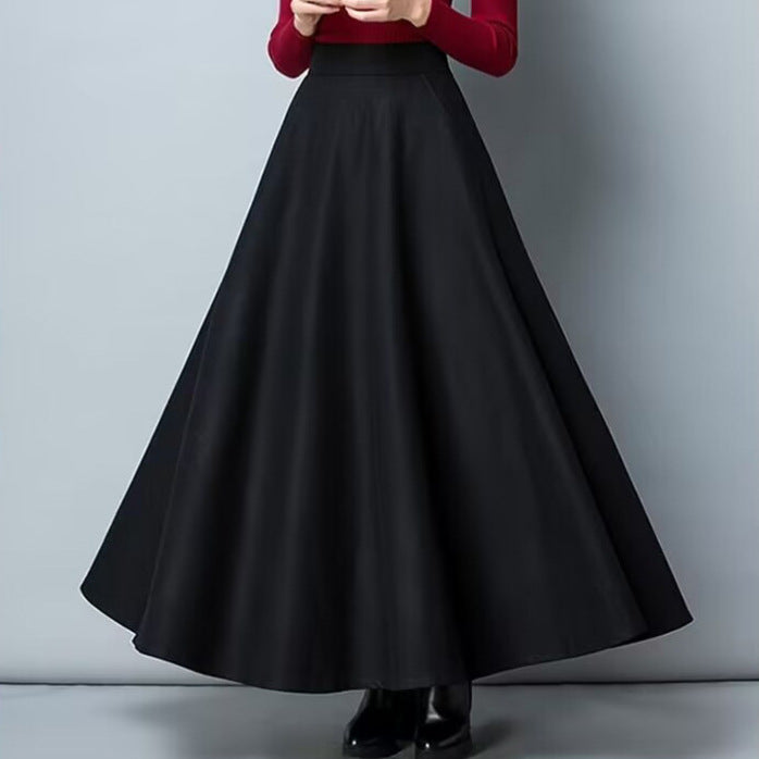 Elegant maxi skirt for ladies with flowing hem and practical pockets Chic und Stil