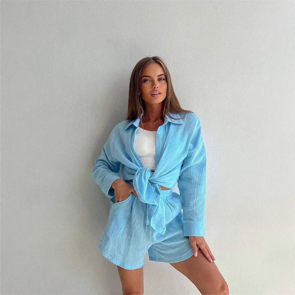 Light summer set for women consisting of a top and shorts Chic und Stil